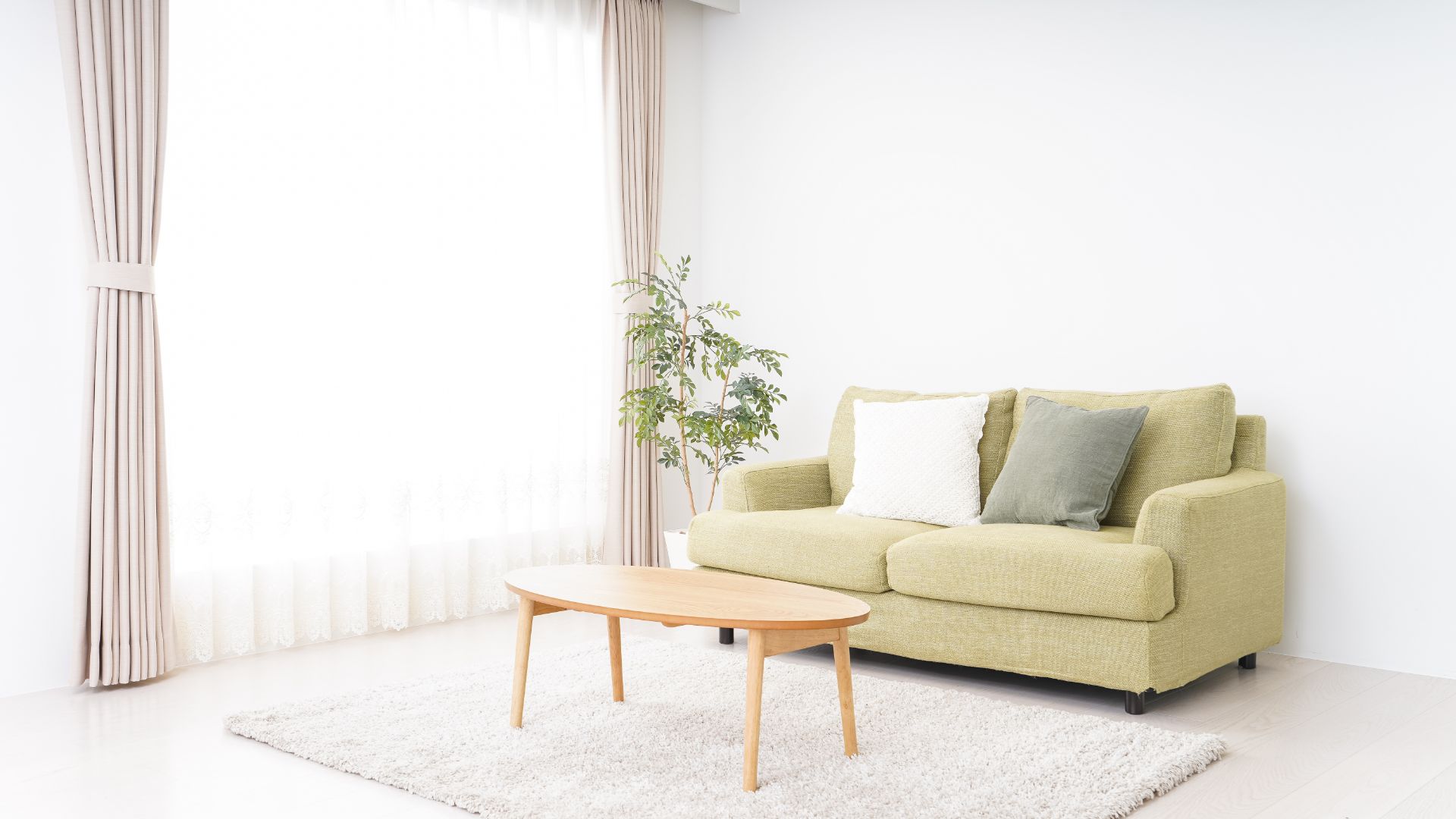 すっきりとしたアパートの内装